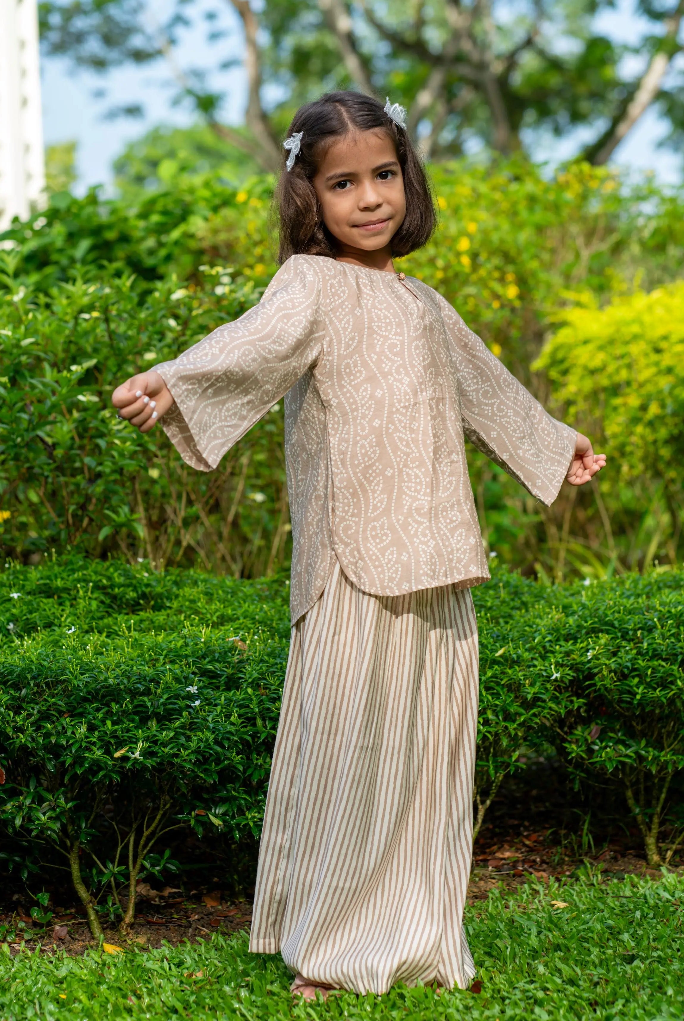 Samar Girls Baju Kurung Kedah Set in Beige & White Nimbu