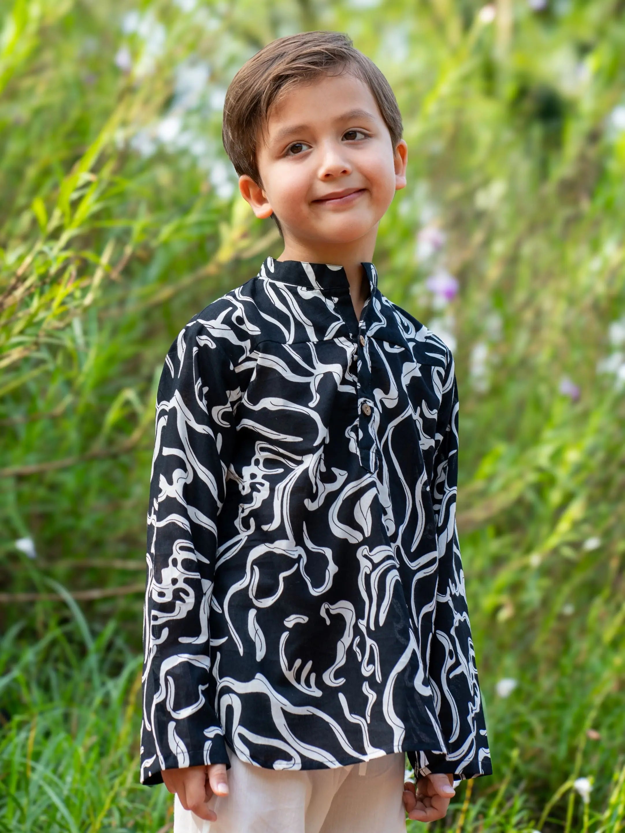 Iman Boys' Short Kurta in Patterned Black Nimbu