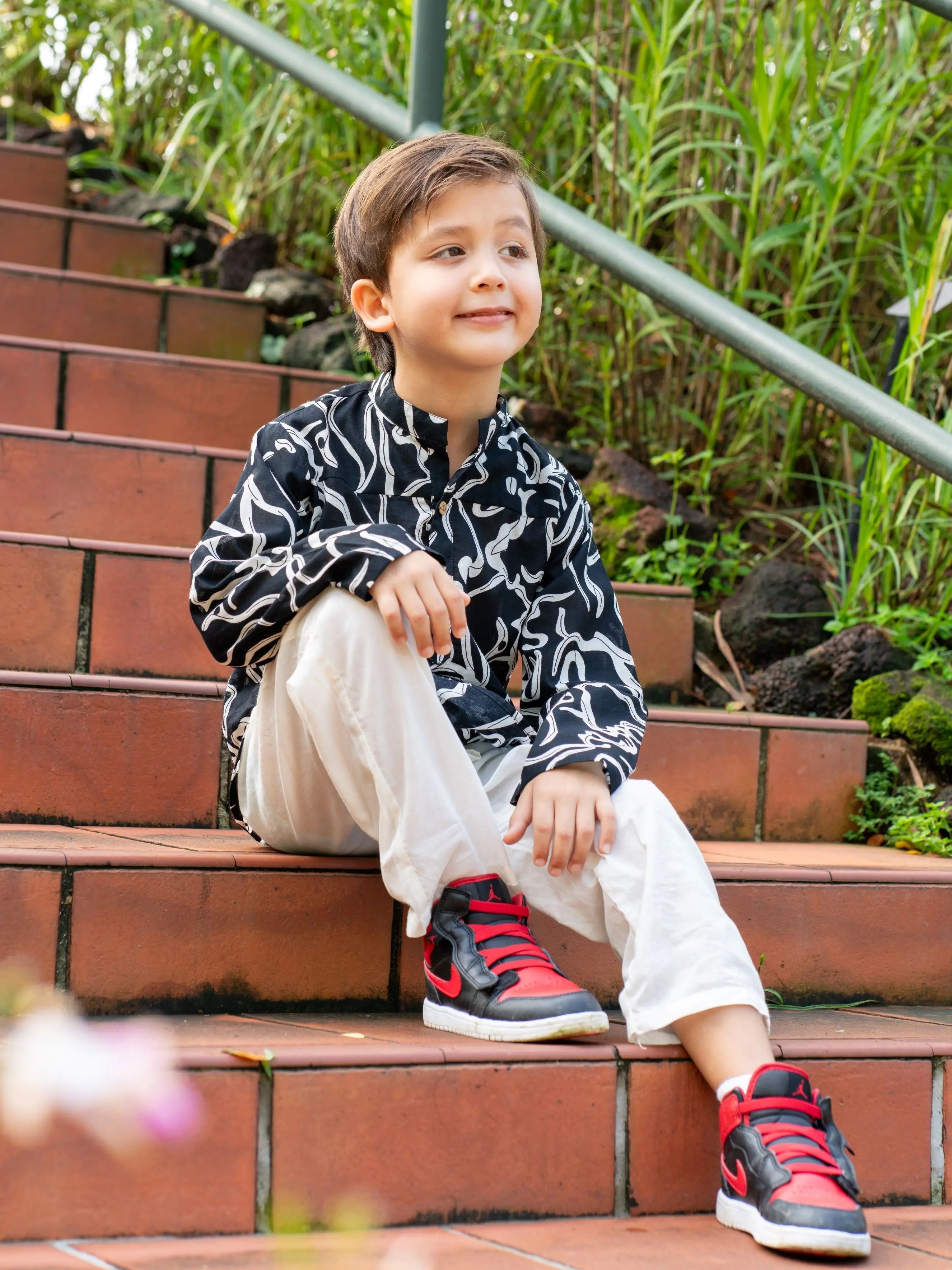 Iman Boys' Short Kurta in Patterned Black Nimbu