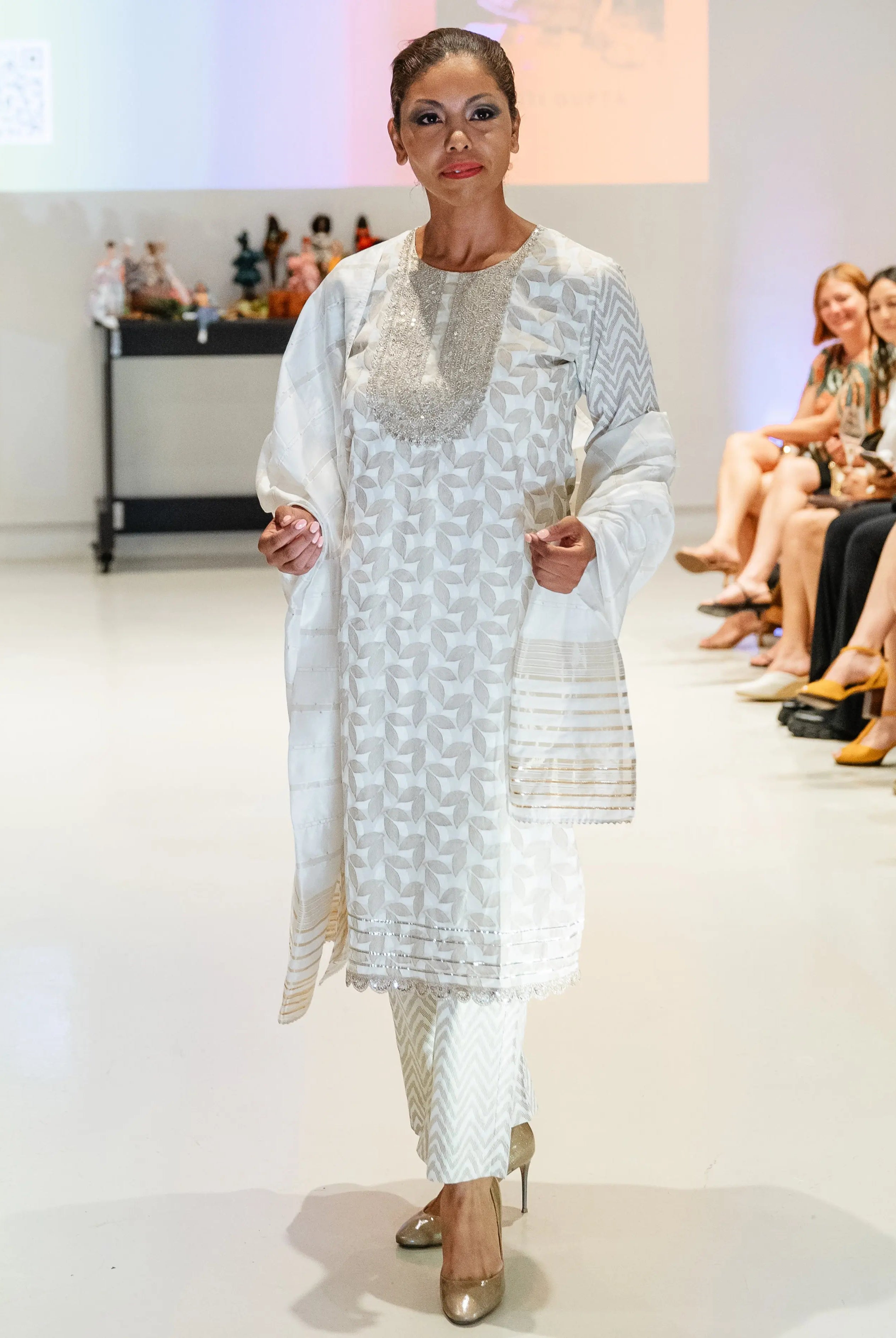 Zoya Women White & Gold Kurta Salwar in Cotton Nimbu