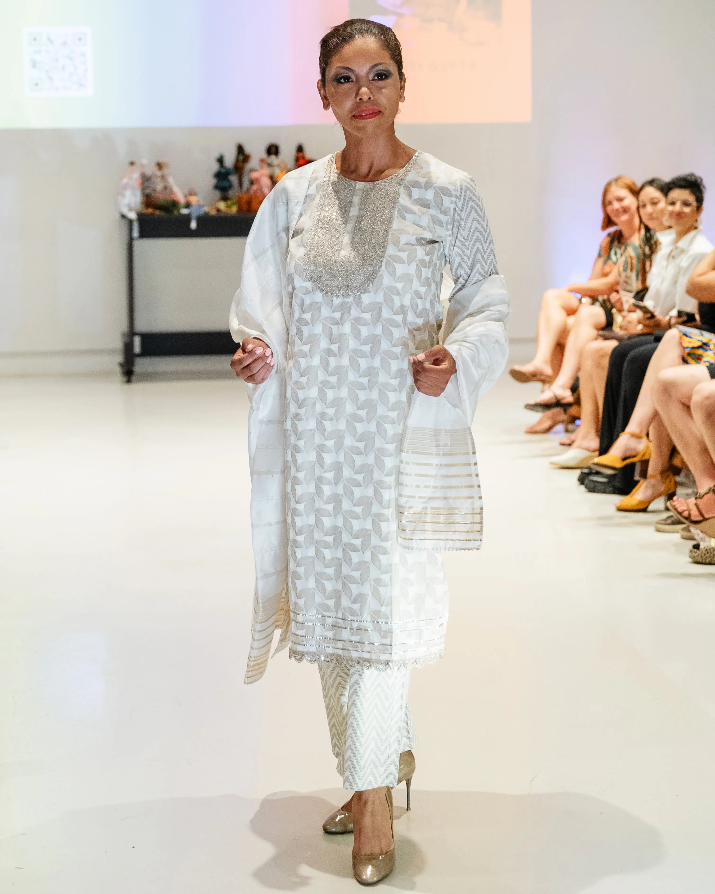 Zoya Women White & Gold Kurta Salwar in Cotton Nimbu