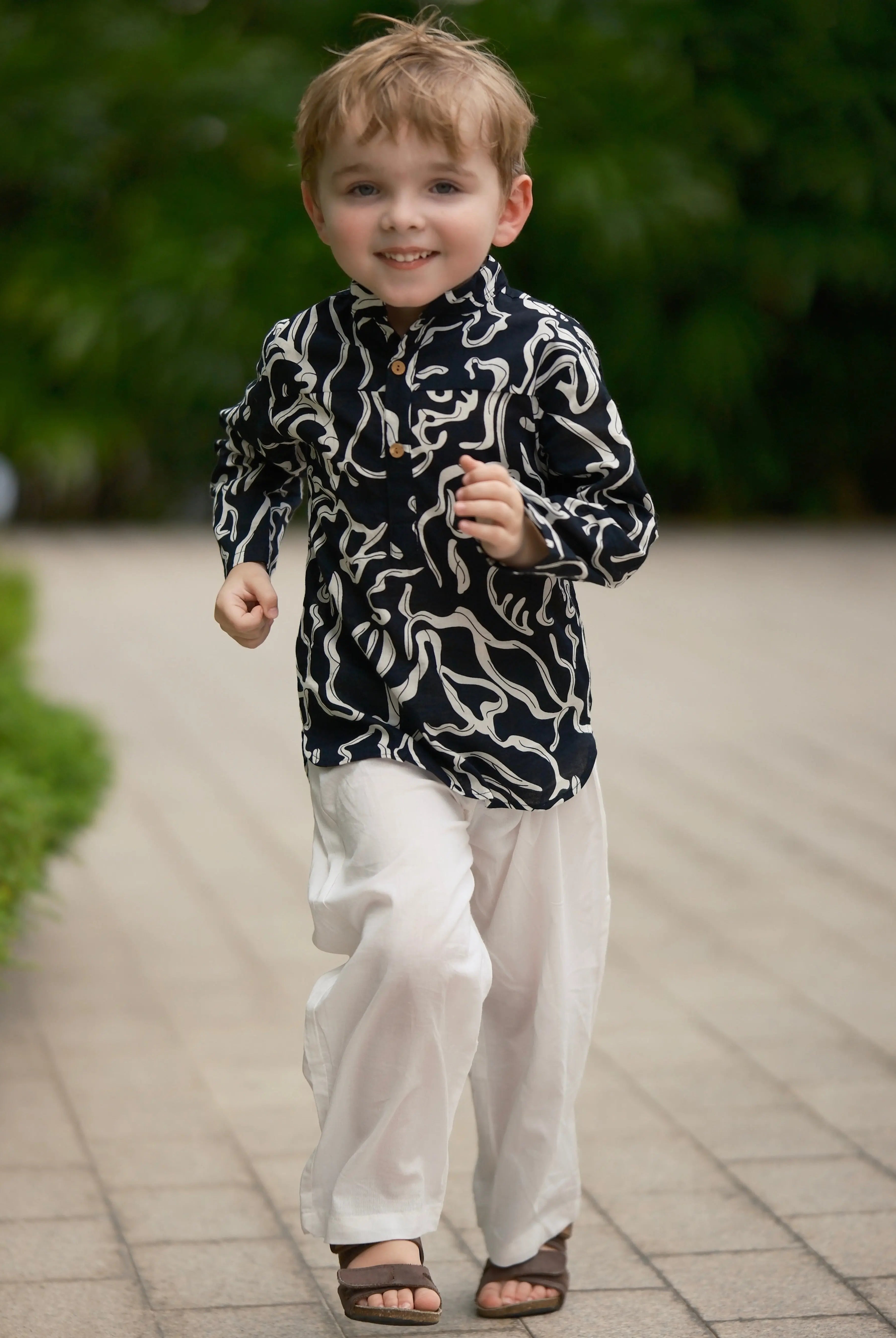 Iman Boys' Short Kurta in Patterned Black Nimbu