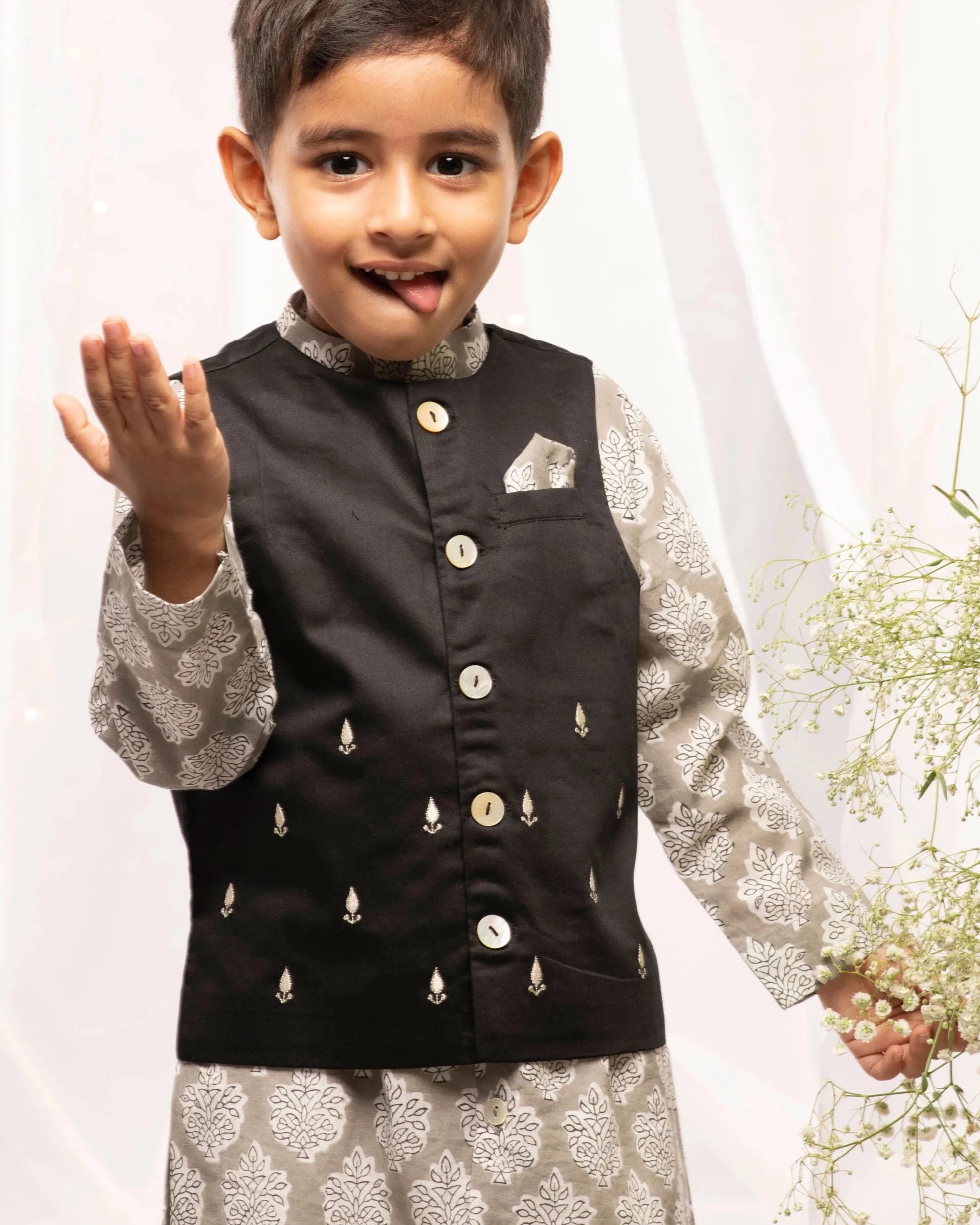 Boys Grey Printed Floral Bundi Kurta Set