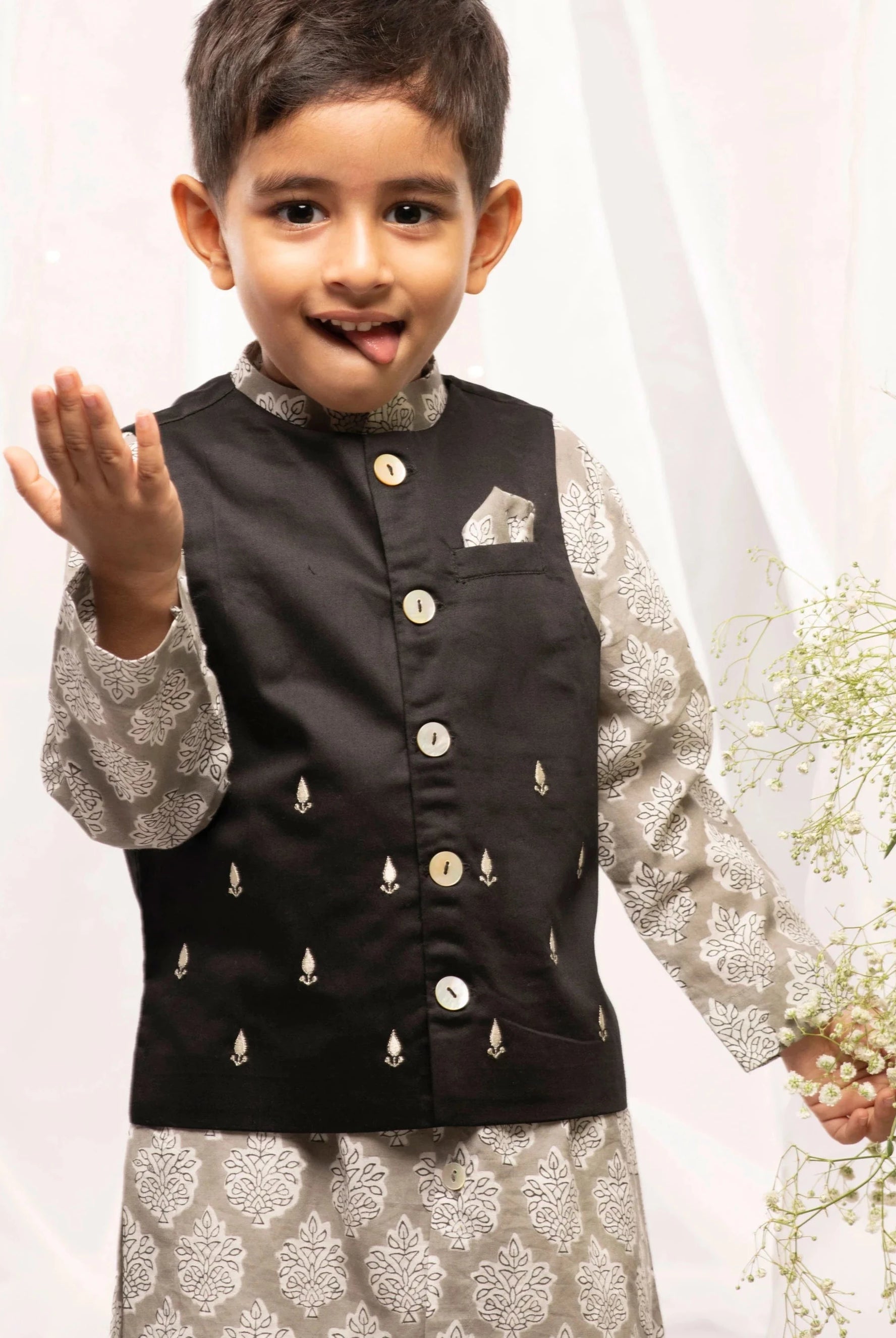 Boys Grey Printed Floral Bundi Kurta Set