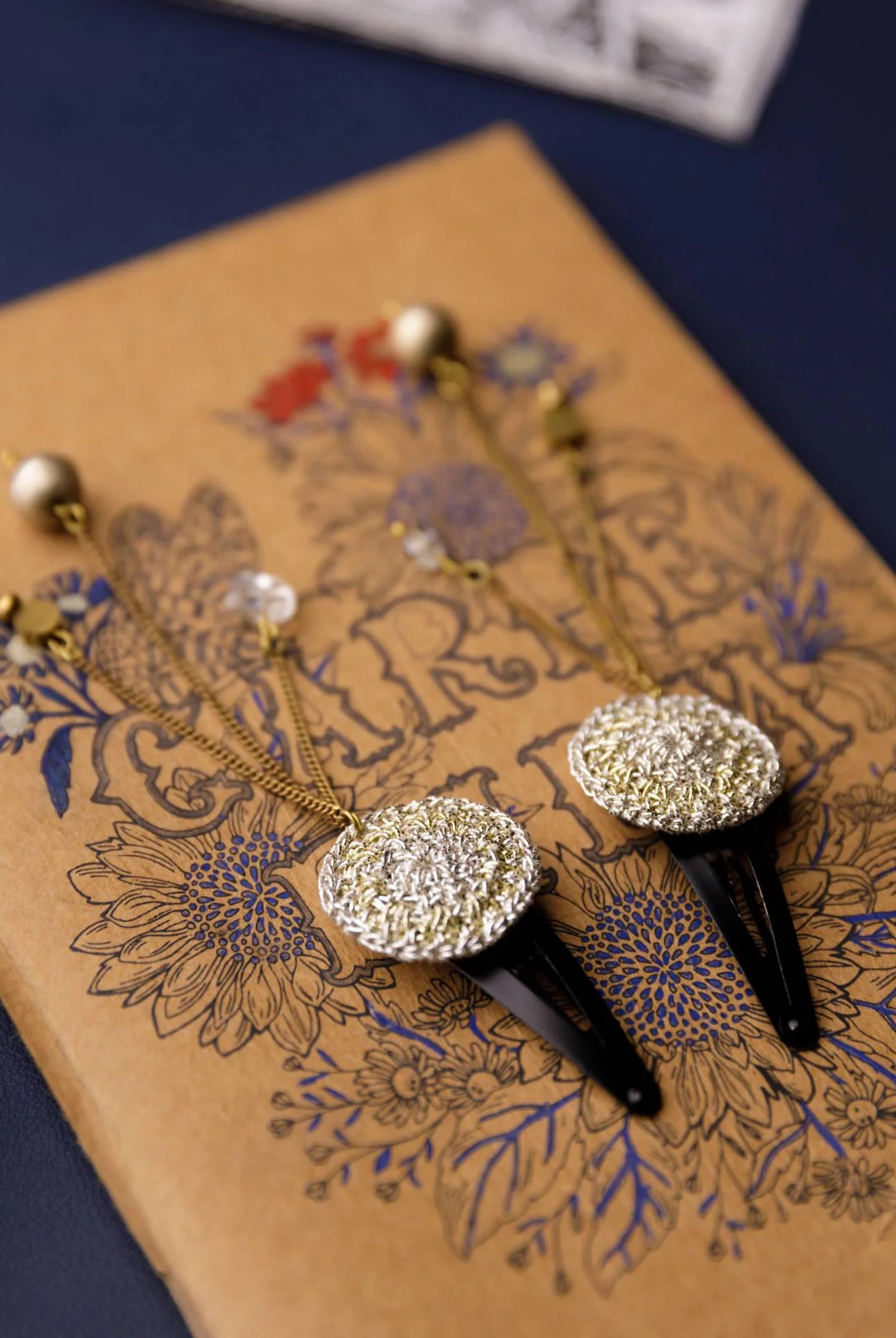 crochet hair clip for girls in golden & Silver