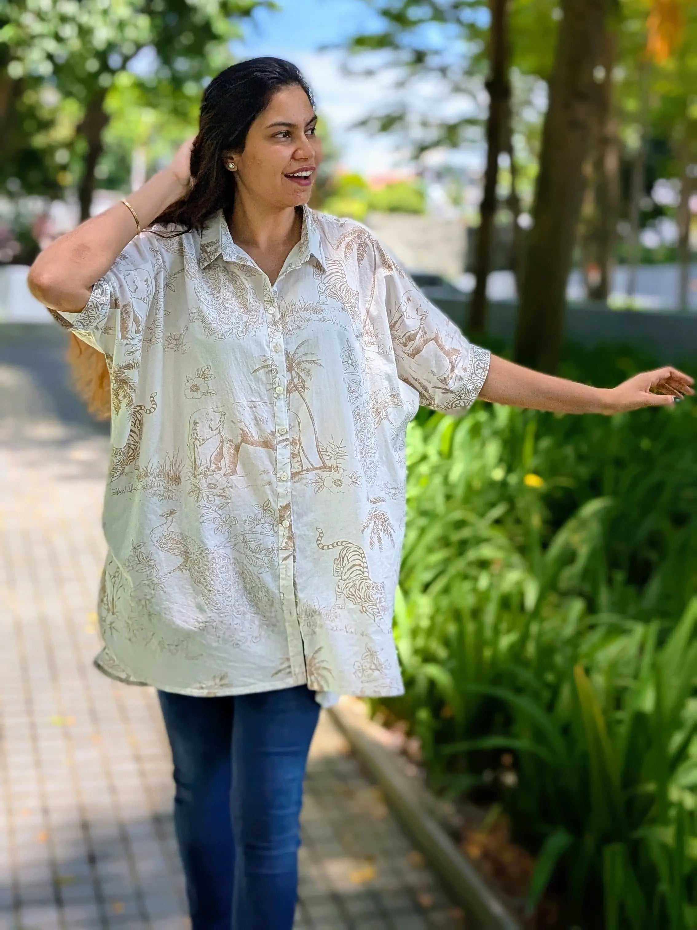 Hi-Lo Amazon Gold Womens Oversize Shirt in White Nimbu