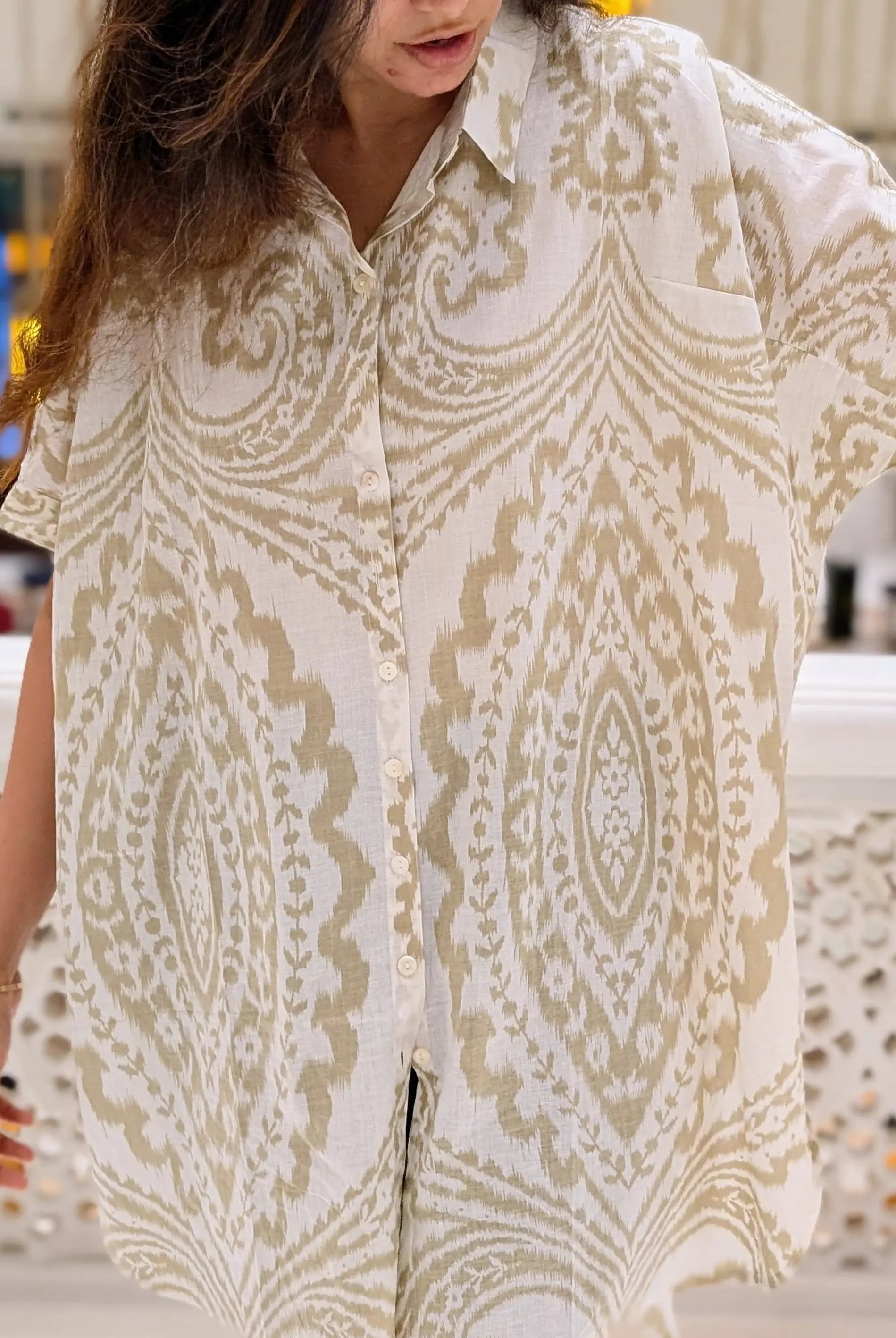 Hi-Lo Oversize Shirt in White, Made with Cotton and Comfy