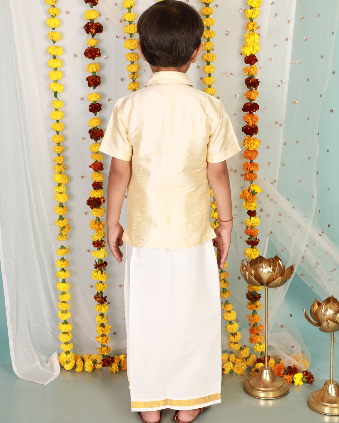 Vanakkam mundu set in cream