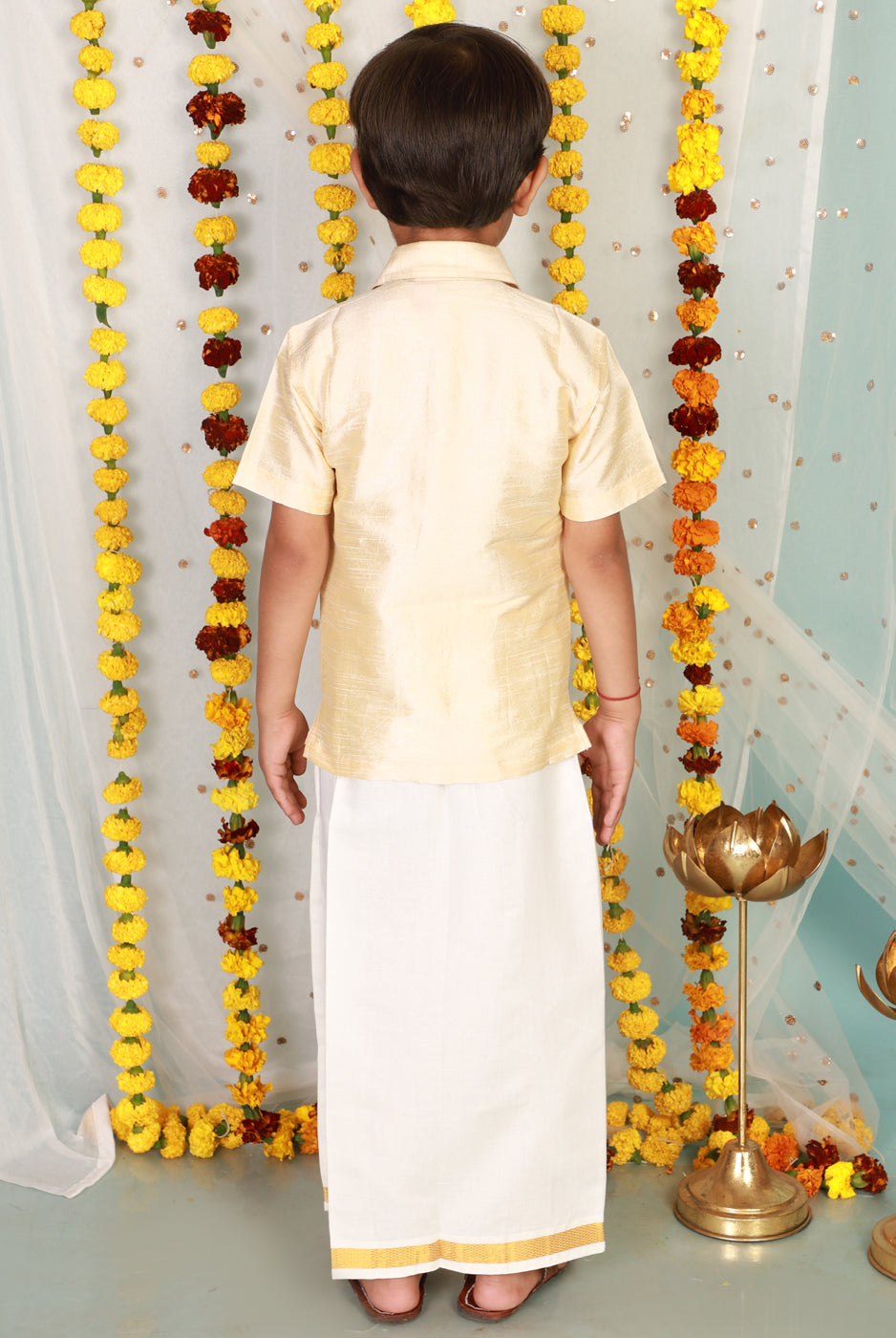 Vanakkam mundu set in cream