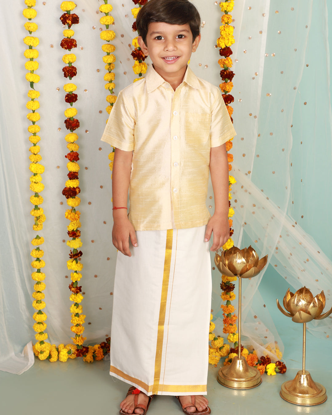Vanakkam mundu set in cream