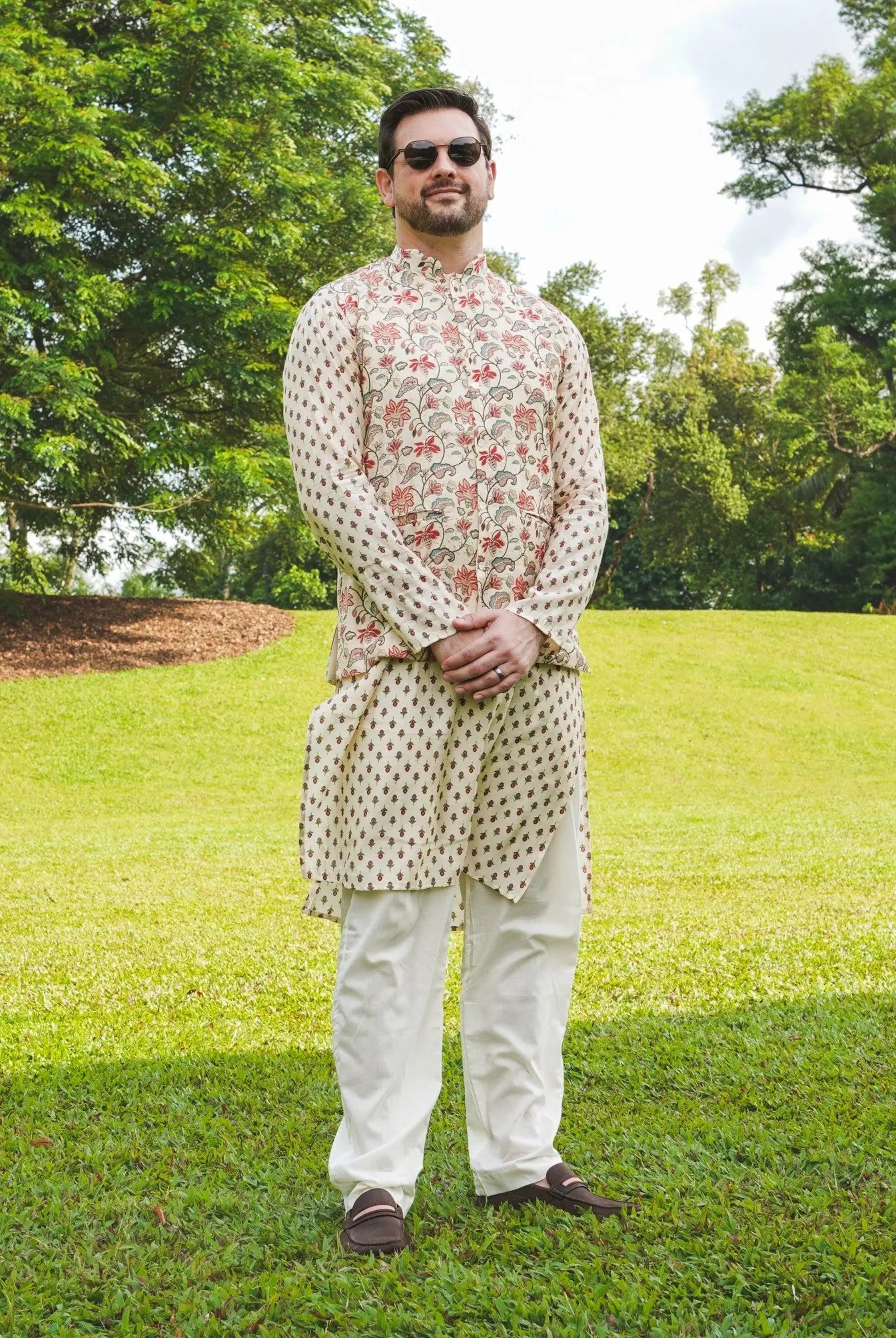 Nia Mens Pearl White Floral Kurta Pajama Jacket set in Muslin Cotton 1