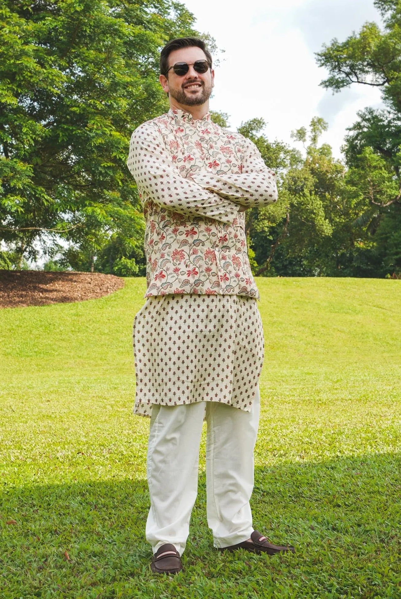 Nia Mens Pearl White Floral Kurta Pajama Jacket set in Muslin Cotton 2