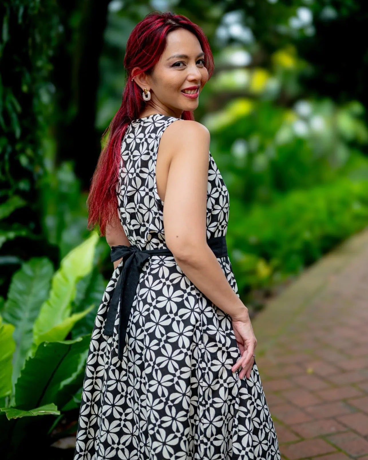 Elena Women's Flowy Dress with Belt in Black and White Nimbu