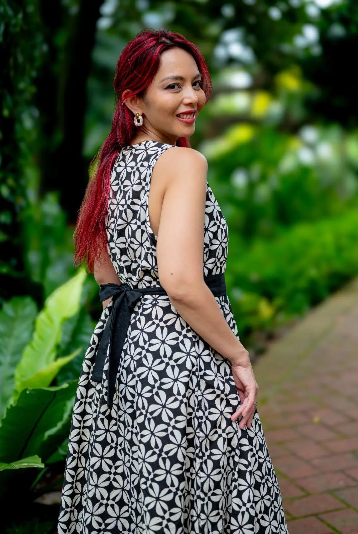 Elena Women's Flowy Dress with Belt in Black and White Nimbu