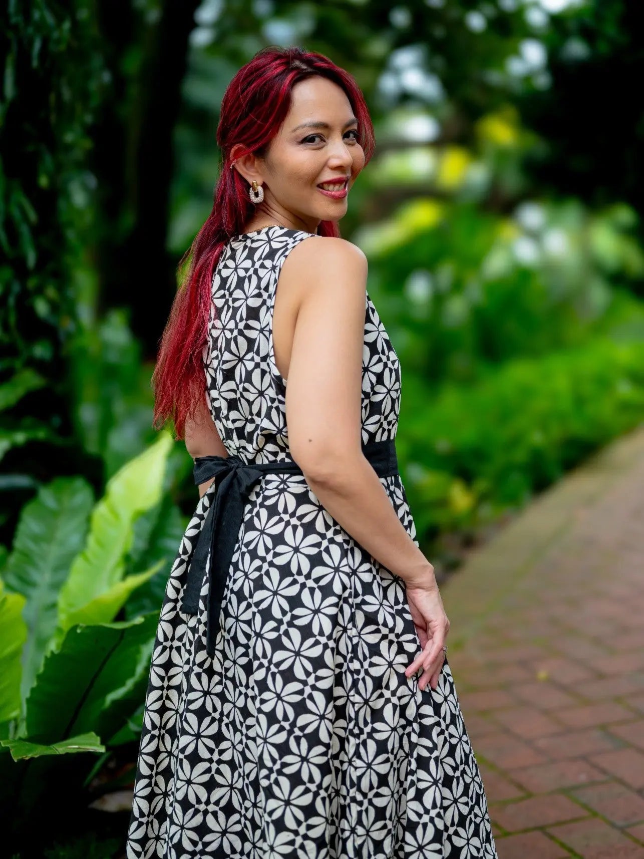 Elena Women's Flowy Dress with Belt in Black and White Nimbu