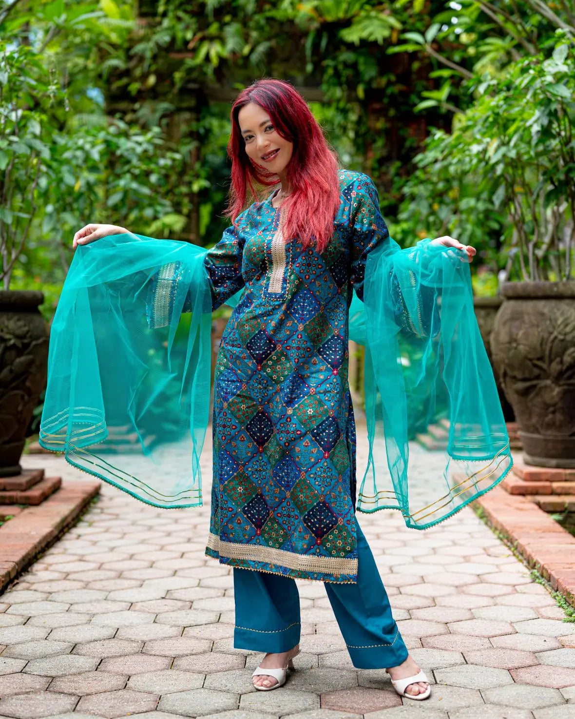 Shan Green Women's 3pc Kurta set with Dupatta in Muslin Cotton Nimbu