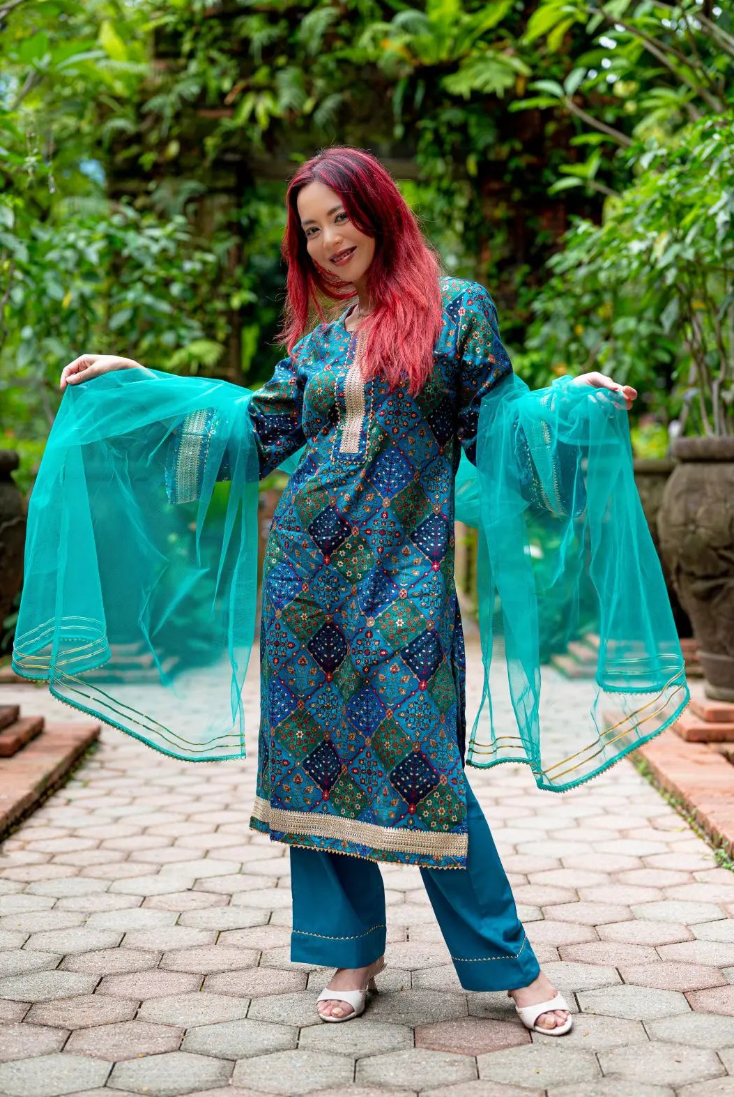 Shan Green Women's 3pc Kurta set with Dupatta in Muslin Cotton Nimbu