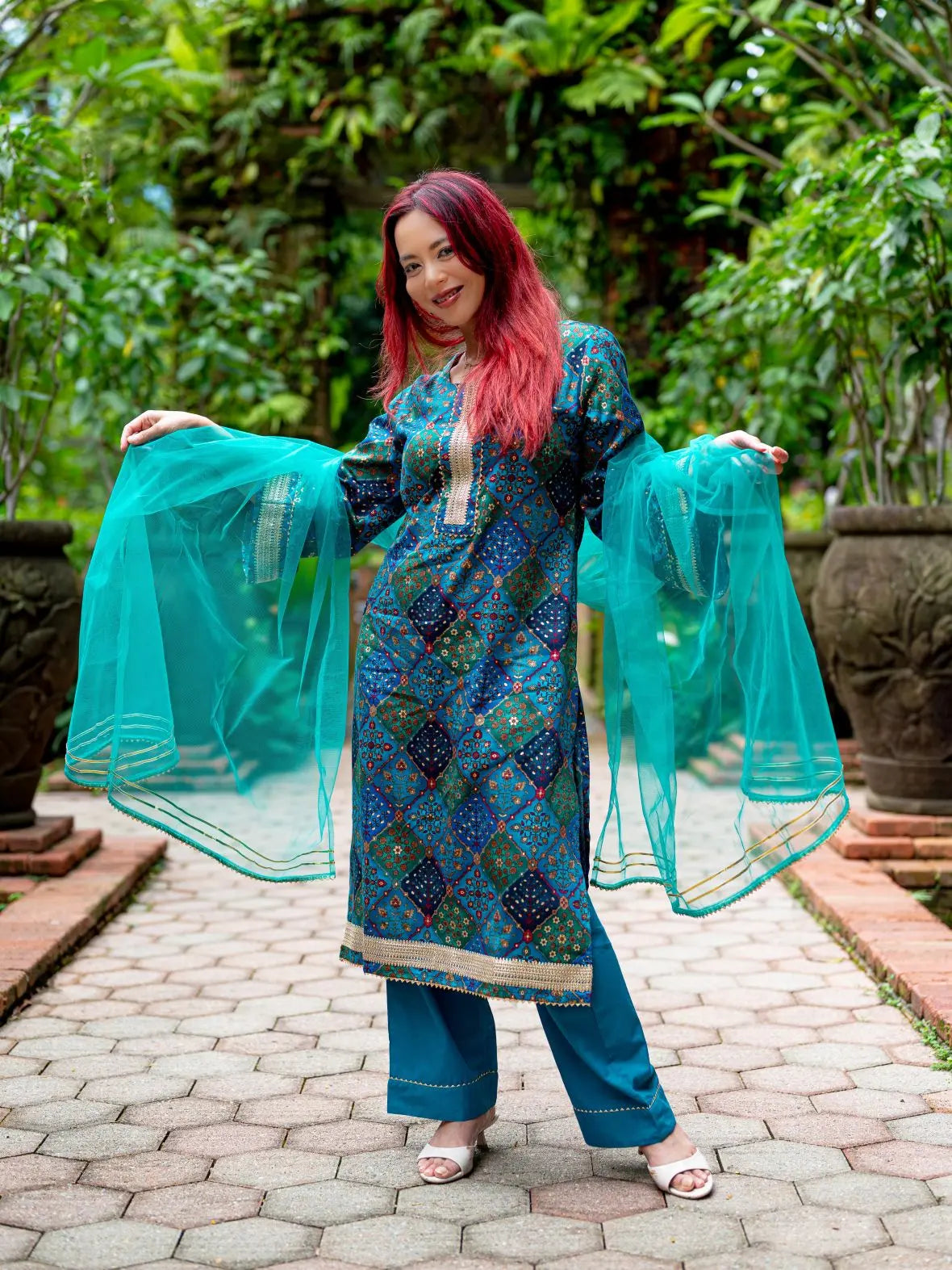 Shan Green Women's 3pc Kurta set with Dupatta in Muslin Cotton Nimbu