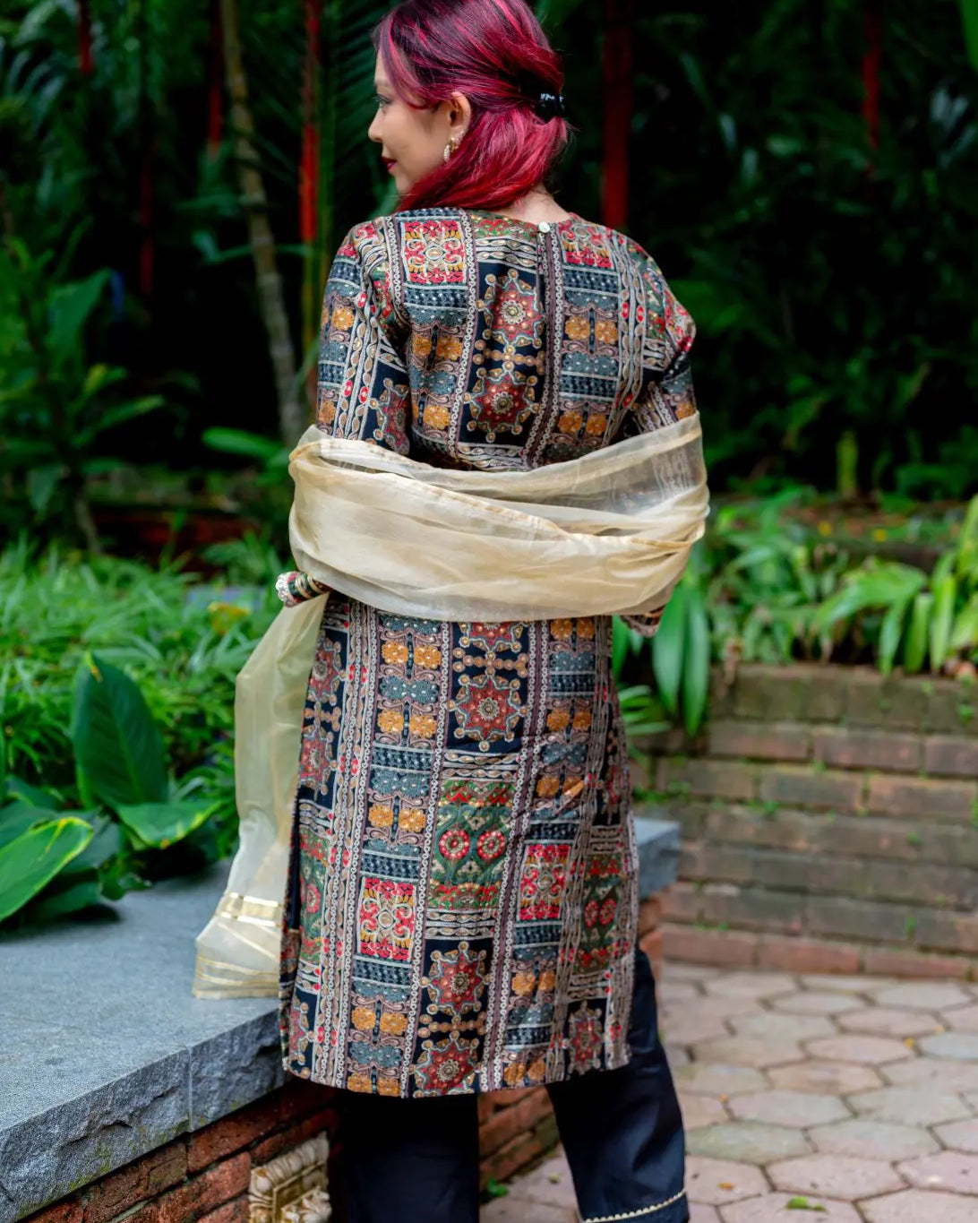 Shan Black women's 3pc Kurta set with Dupatta in Muslin Cotton Nimbu