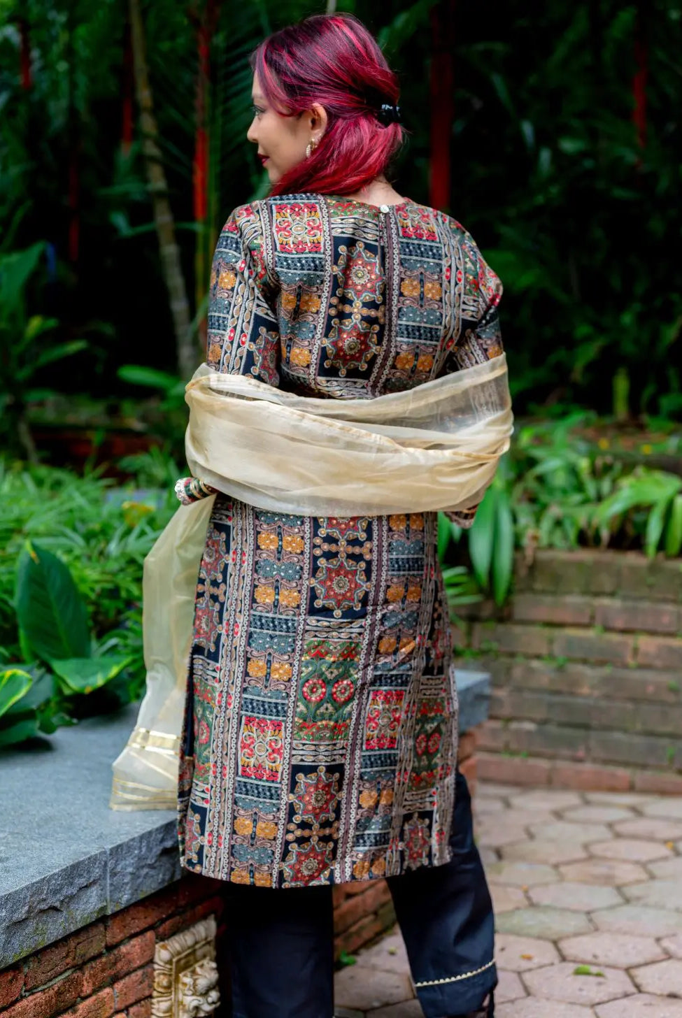 Shan Black women's 3pc Kurta set with Dupatta in Muslin Cotton Nimbu