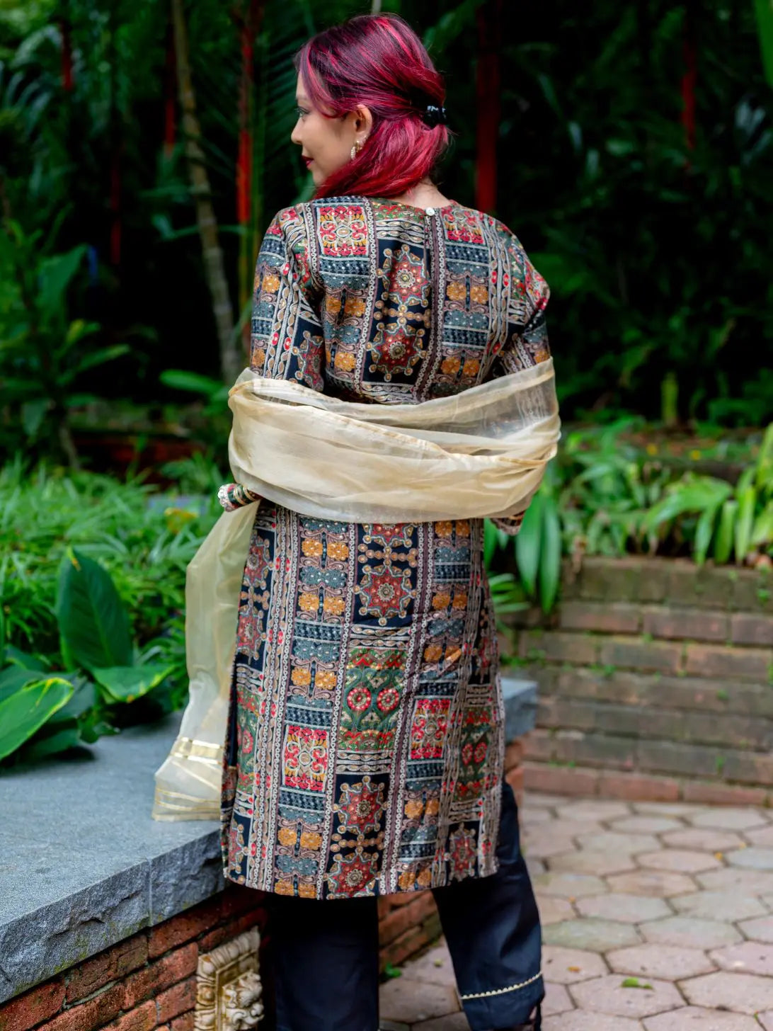 Shan Black women's 3pc Kurta set with Dupatta in Muslin Cotton Nimbu