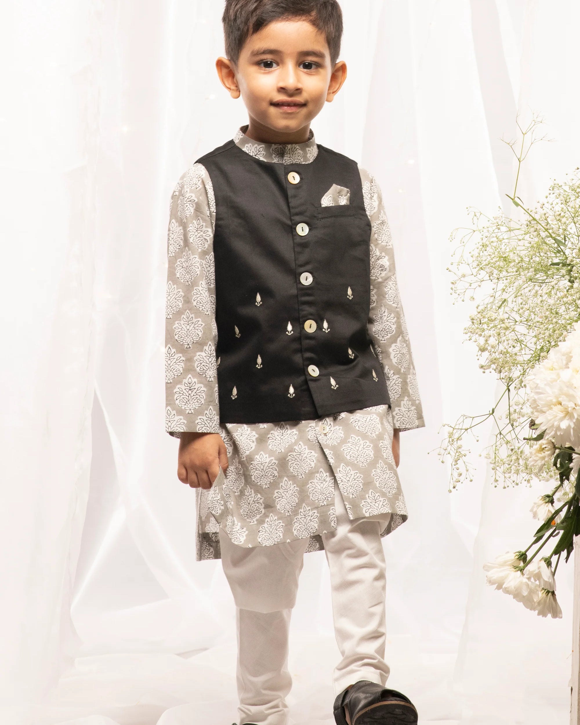 Boys Grey Printed Floral Bundi Kurta Set