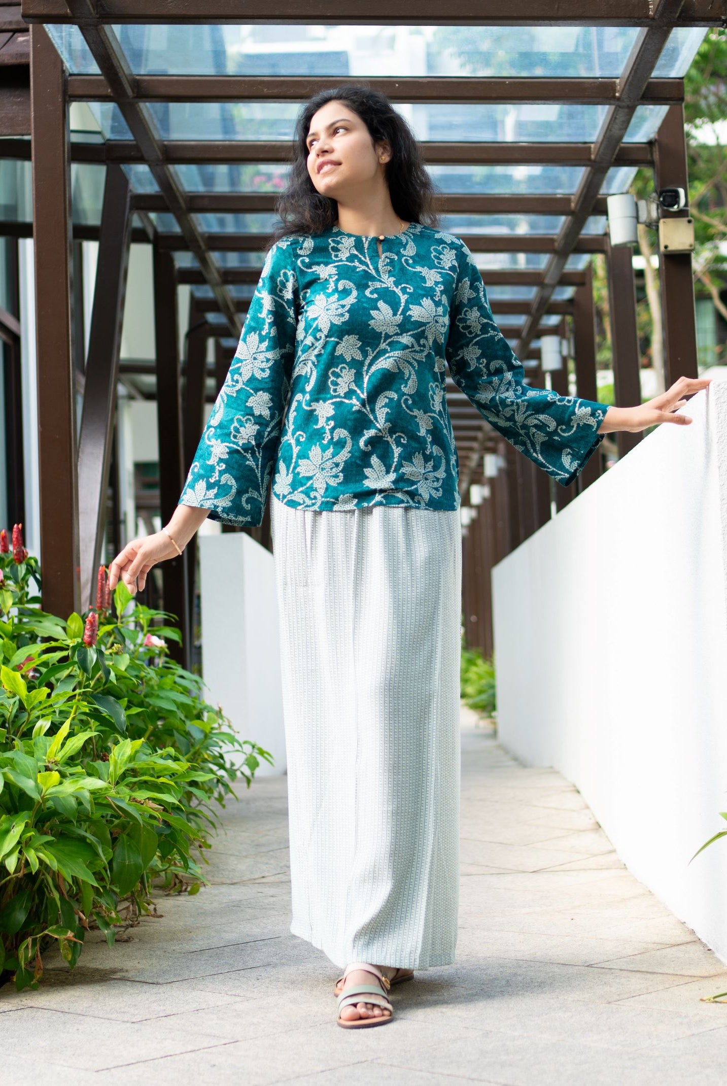 Alia Women's Baju Kurung Kedah Top & Long Skirt 2-pc set in Green & Gold