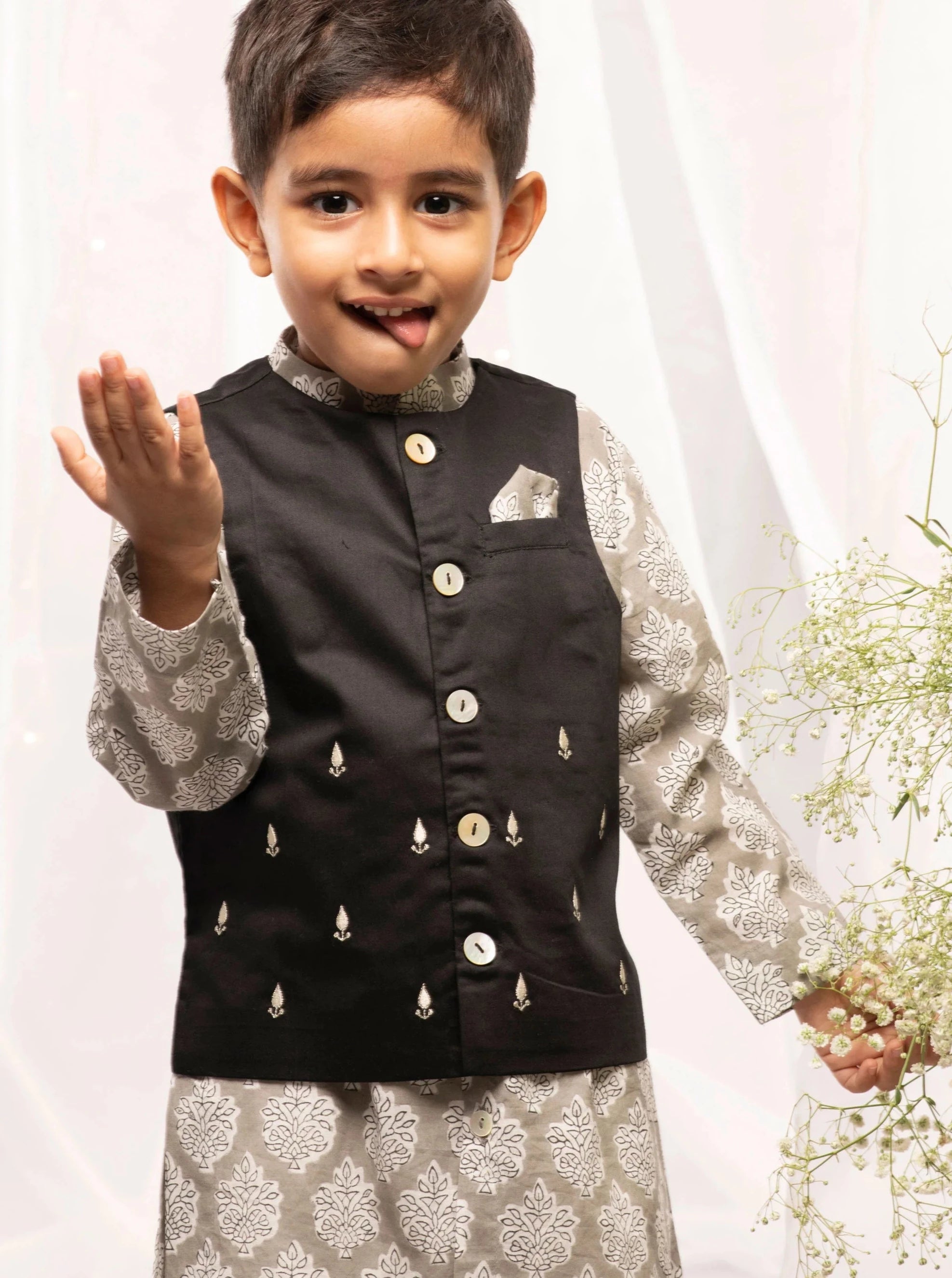 Boys Grey Printed Floral Bundi Kurta Set