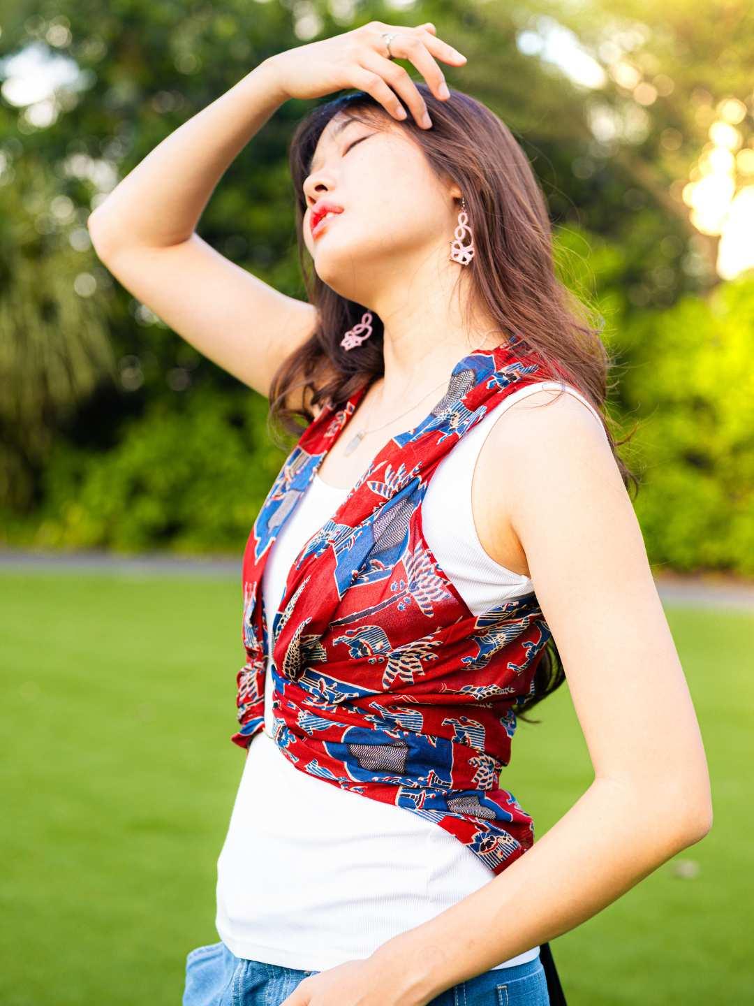 Royal maroon sustainable cotton women’s kimono with blue floral print, sleeveless casual wrap style.
