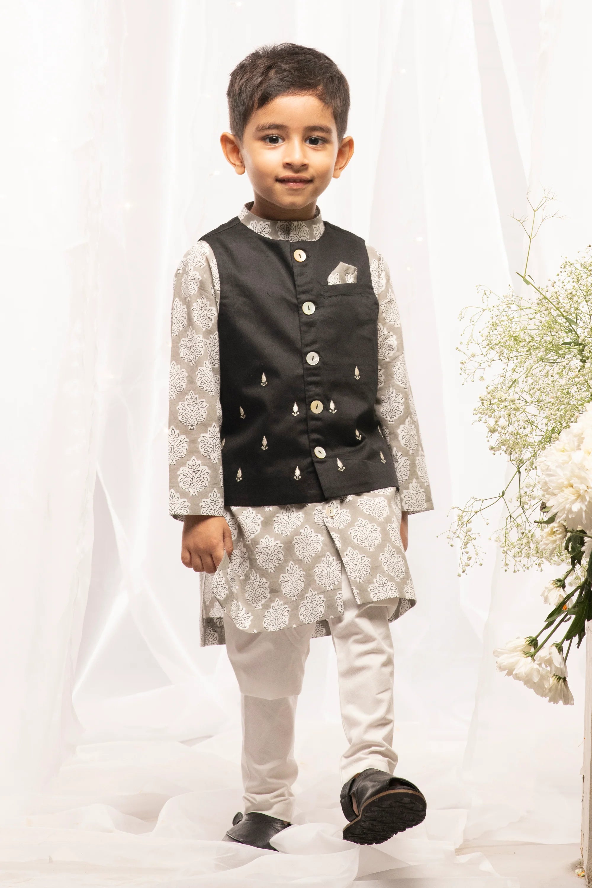 Boys Grey Printed Floral Bundi Kurta Set