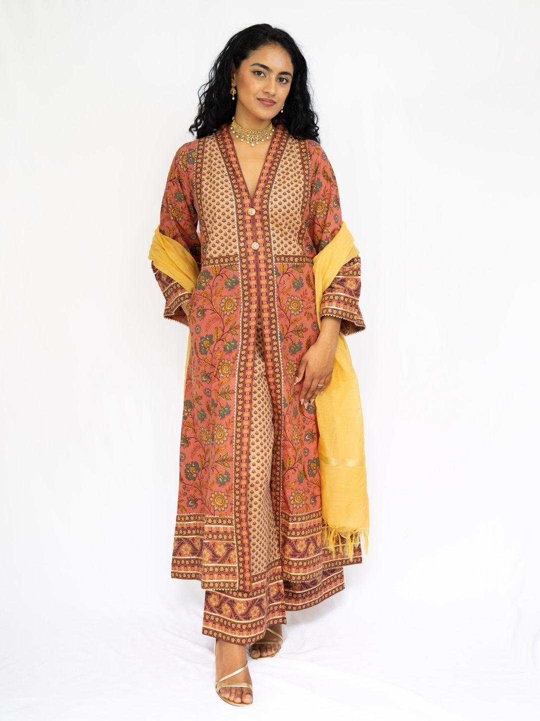 Coral and gold patterned women’s kurti and pants set with a long open-front layer and matching dupatta. - Nimbu