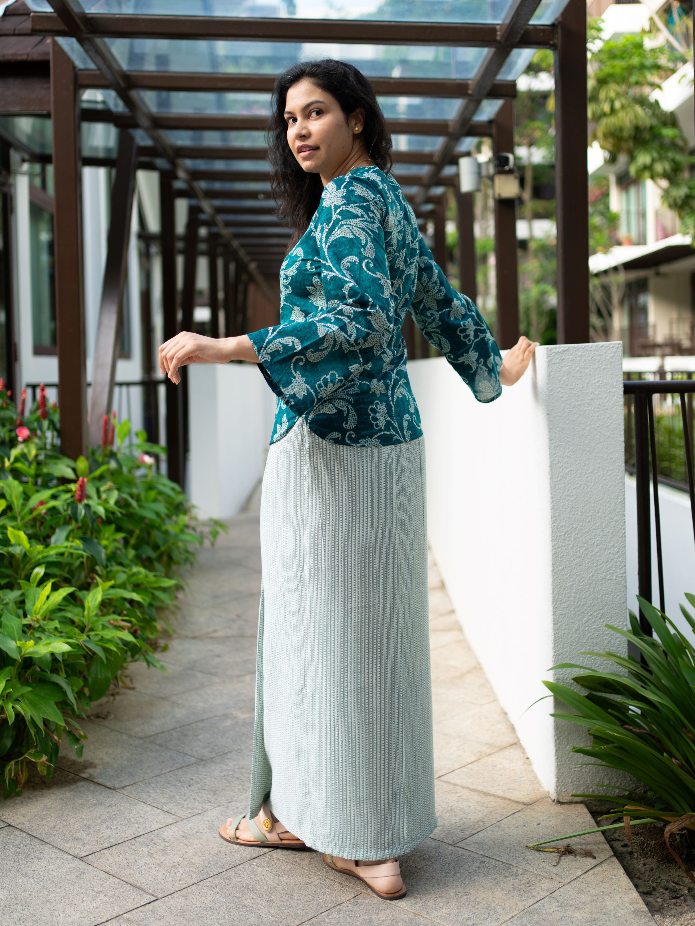 Alia Women's Baju Kurung Kedah Top & Long Skirt 2-pc set in Green & Gold