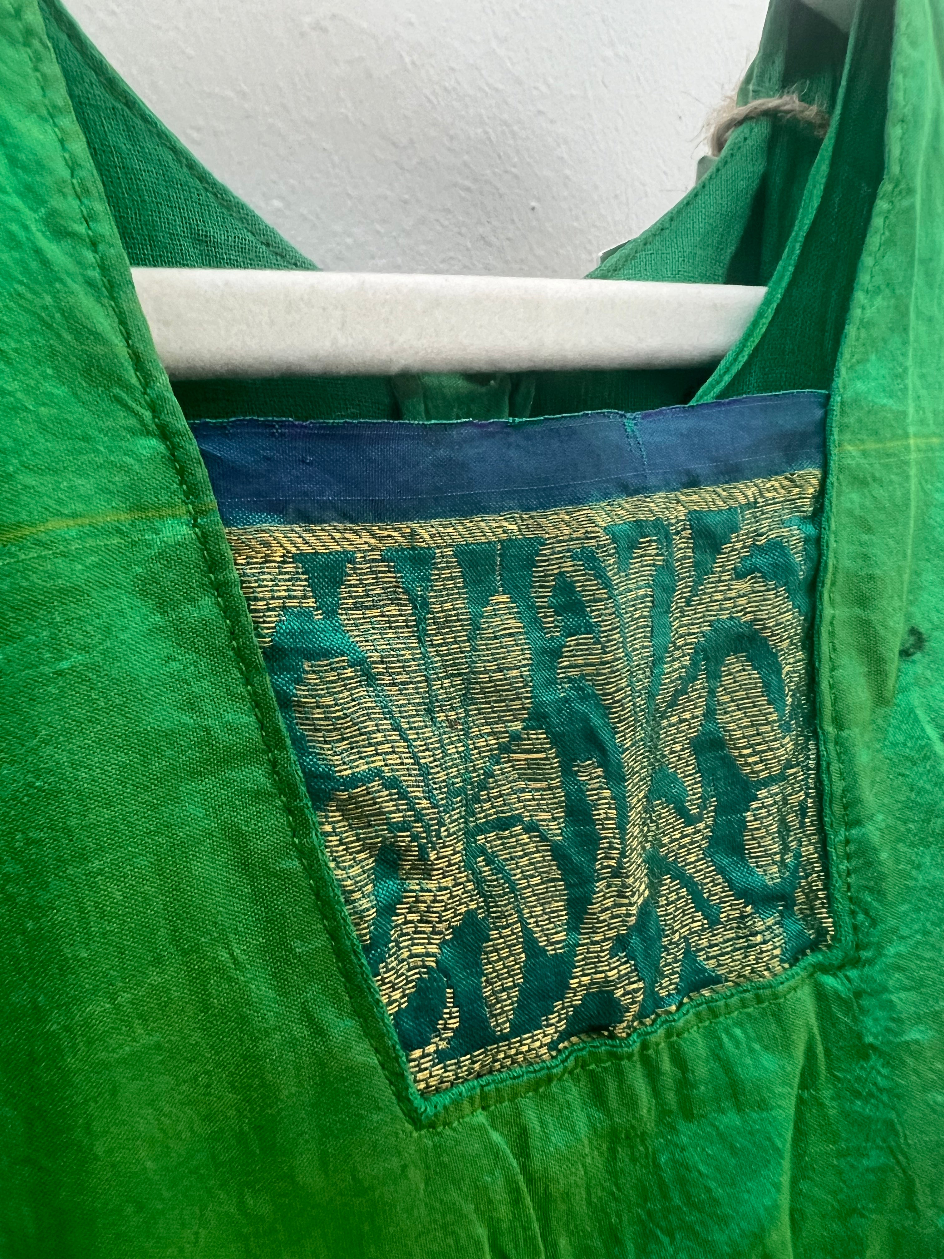 [2-3 yrs] Preloved Green Pattu Pavadai