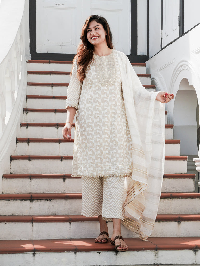 Zoya Women White & Gold Kurta Salwar in Cotton