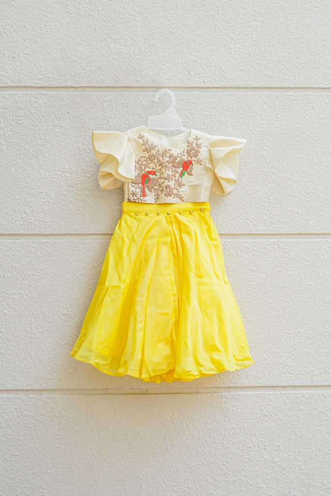 [1-2 yrs] Preloved Sunny Yellow Lehenga with Beige Butterfly Sleeves - Nimbu Kids